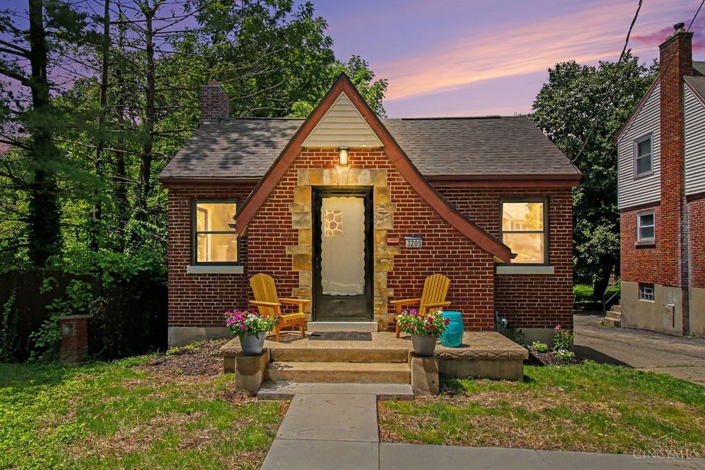 3205 Stanhope, Cincinnati, OH 45211