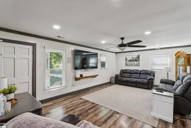 1210 Cooper Bridge Road, Woodruff, SC 29388