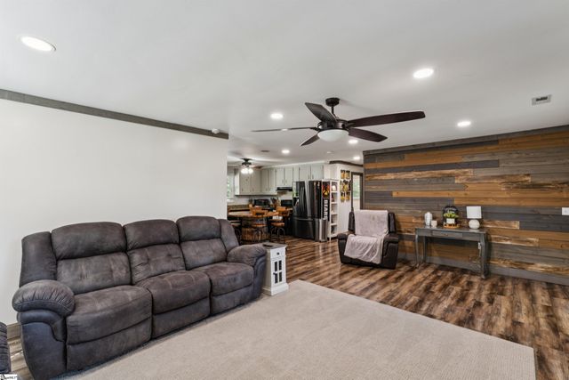 1210 Cooper Bridge Road, Woodruff, SC 29388
