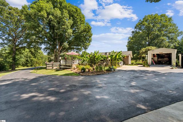 1210 Cooper Bridge Road, Woodruff, SC 29388