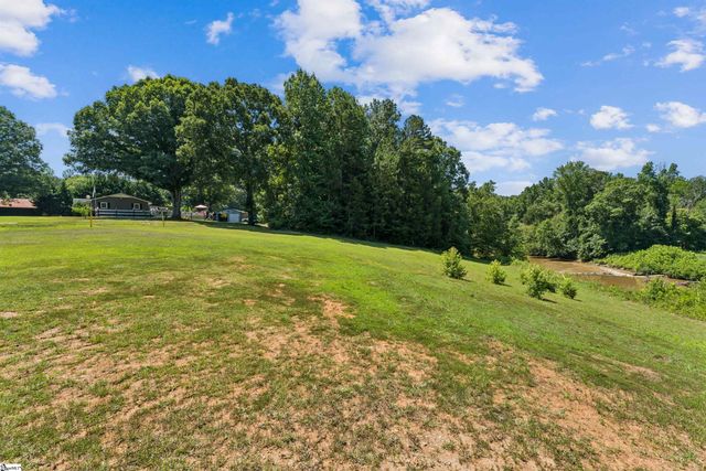 1210 Cooper Bridge Road, Woodruff, SC 29388