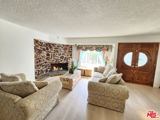 8130 Grimsby Avenue, Los Angeles, CA 90045