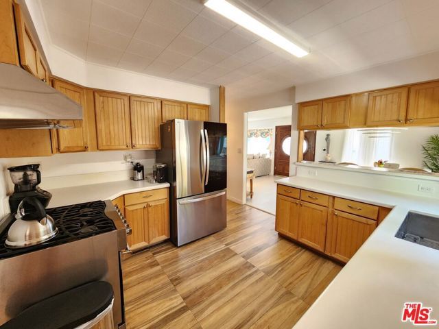 8130 Grimsby Avenue, Los Angeles, CA 90045