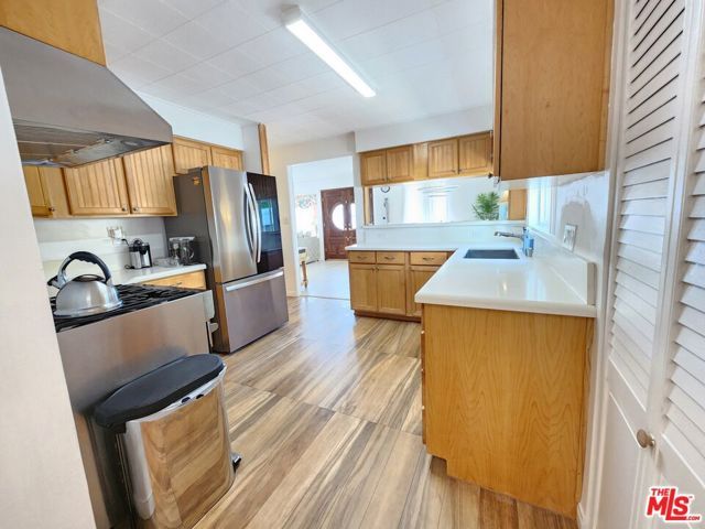 8130 Grimsby Avenue, Los Angeles, CA 90045