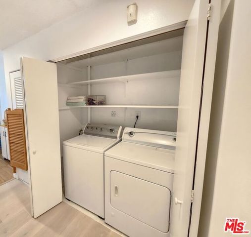 8130 Grimsby Avenue, Los Angeles, CA 90045