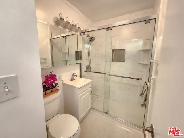 8130 Grimsby Avenue, Los Angeles, CA 90045