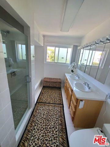 8130 Grimsby Avenue, Los Angeles, CA 90045