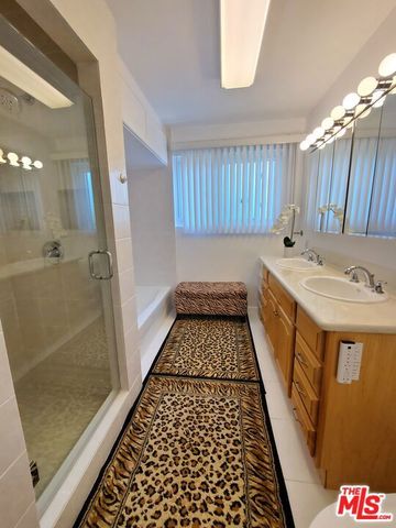 8130 Grimsby Avenue, Los Angeles, CA 90045