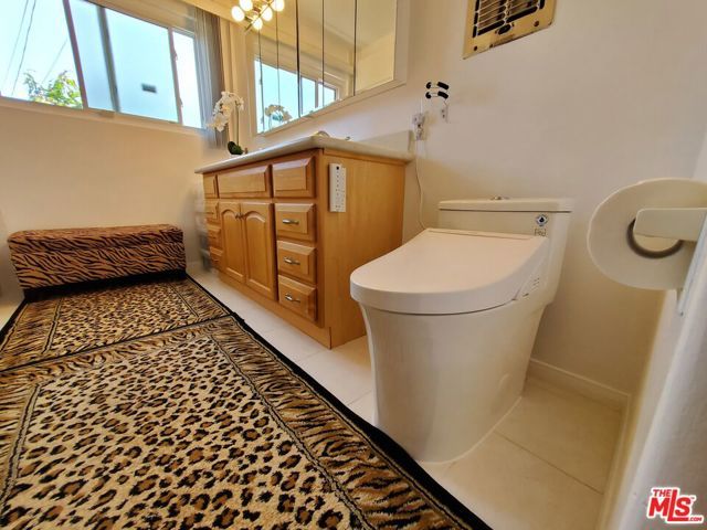 8130 Grimsby Avenue, Los Angeles, CA 90045