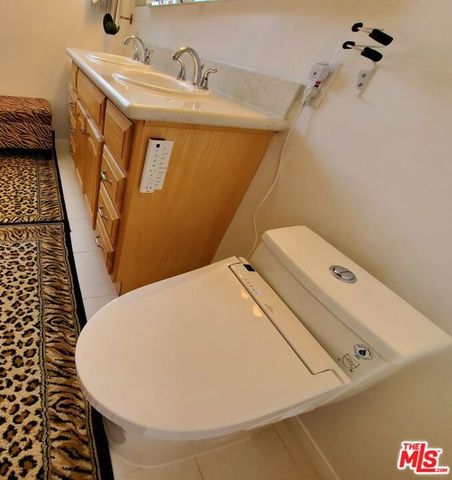 8130 Grimsby Avenue, Los Angeles, CA 90045