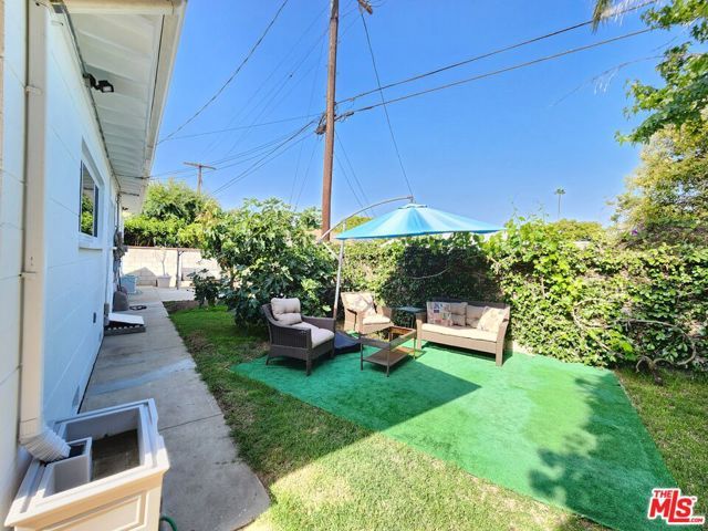 8130 Grimsby Avenue, Los Angeles, CA 90045