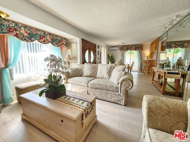 8130 Grimsby Avenue, Los Angeles, CA 90045