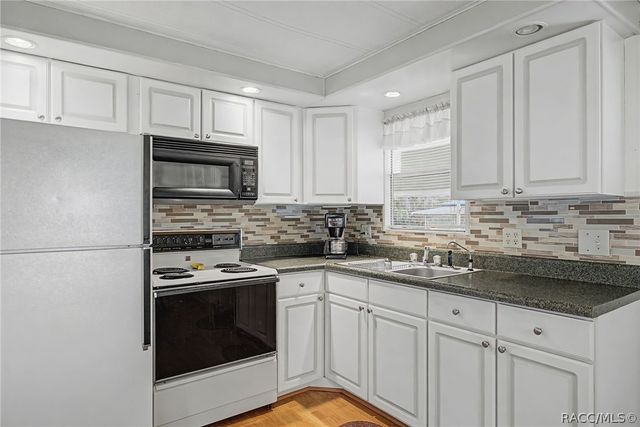 8245 E Lulas Lane, Floral City, FL 34436