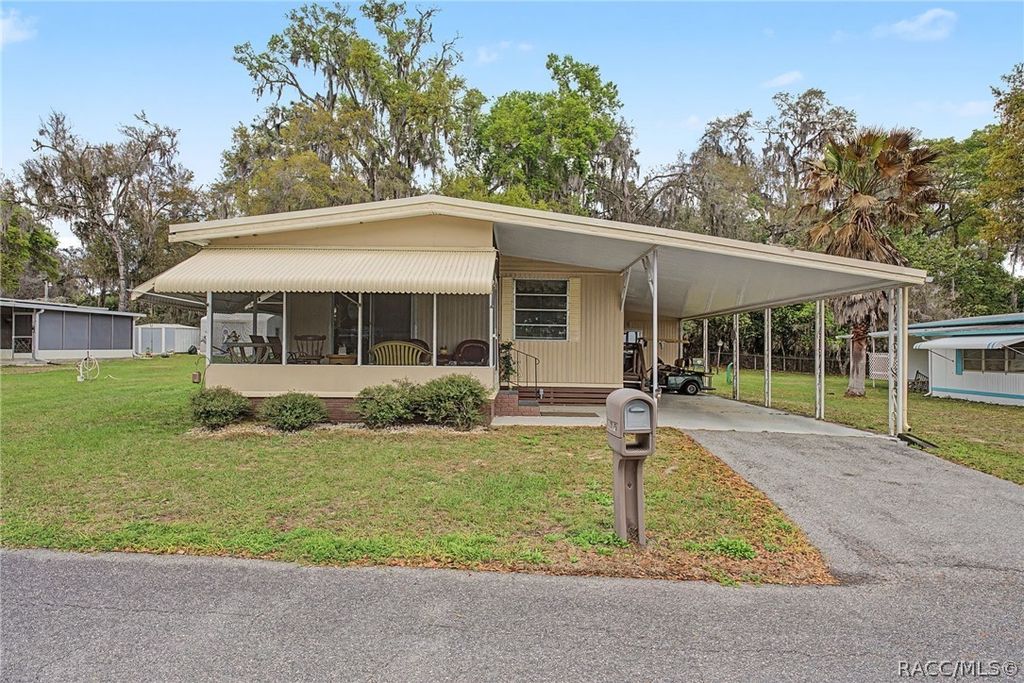 8245 E Lulas Lane, Floral City, FL 34436