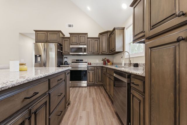 120 Mazie Dr, Lafayette, TN 37083