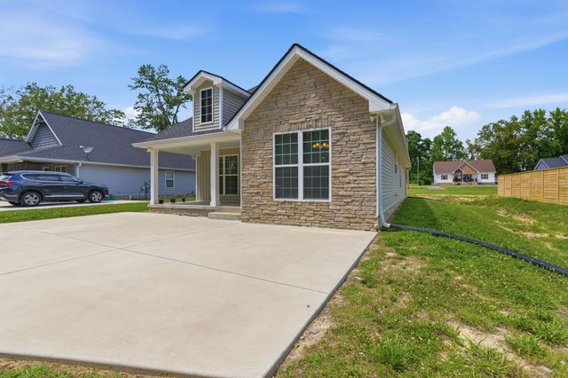 120 Mazie Dr, Lafayette, TN 37083