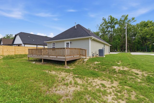 120 Mazie Dr, Lafayette, TN 37083