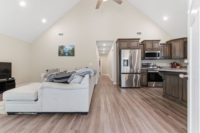 120 Mazie Dr, Lafayette, TN 37083