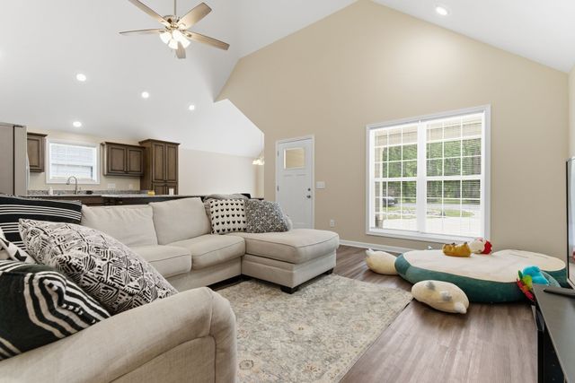 120 Mazie Dr, Lafayette, TN 37083