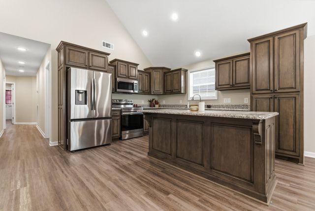120 Mazie Dr, Lafayette, TN 37083