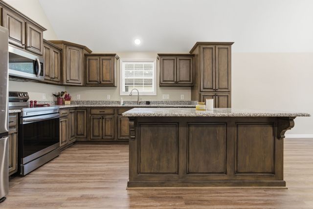 120 Mazie Dr, Lafayette, TN 37083