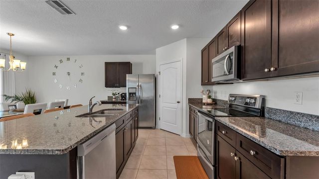 182 ST THOMAS DRIVE, Mulberry, FL 33860