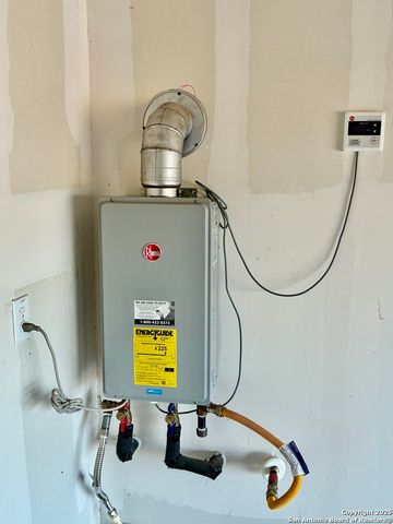 320 Agave, Jourdanton, TX 78026