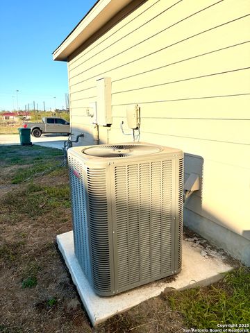 320 Agave, Jourdanton, TX 78026