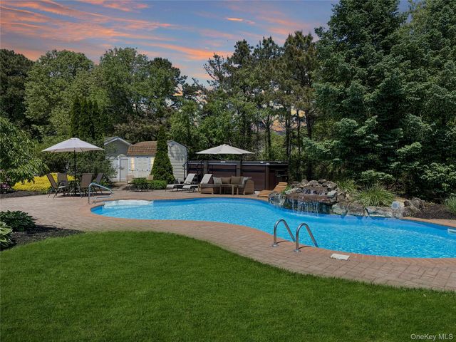5 Province Drive, South Setauket, NY 11720