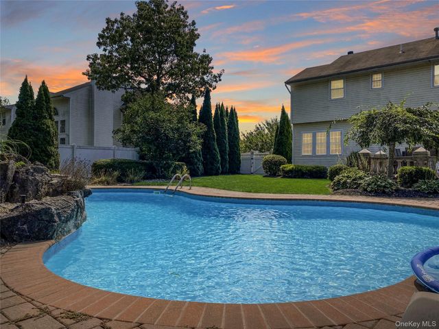 5 Province Drive, South Setauket, NY 11720