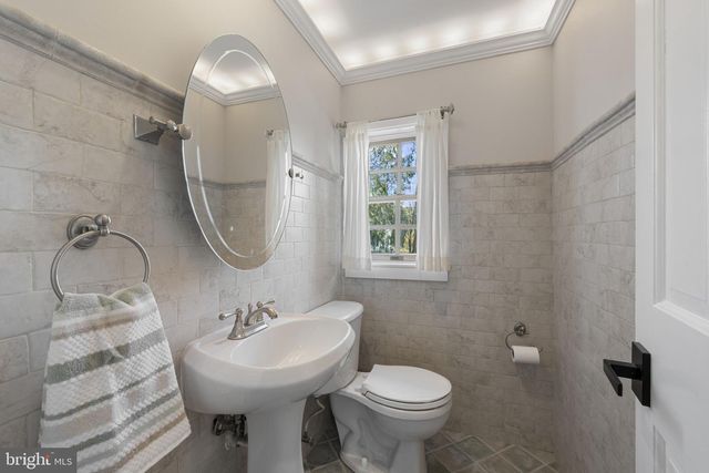 504 HAMPTON LN, Baltimore, MD 21286