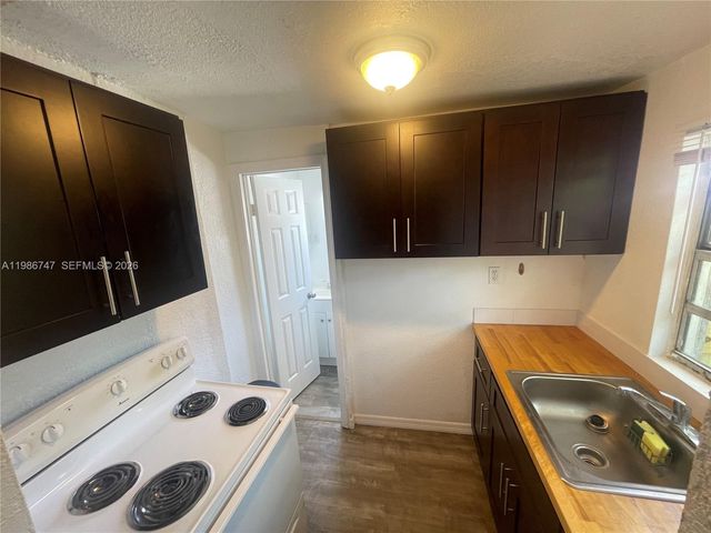 5738 Garfield St B, Hollywood, FL 33021