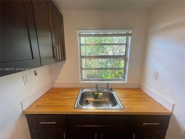 5738 Garfield St B, Hollywood, FL 33021