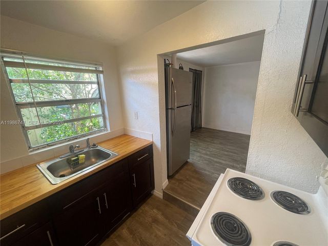 5738 Garfield St B, Hollywood, FL 33021