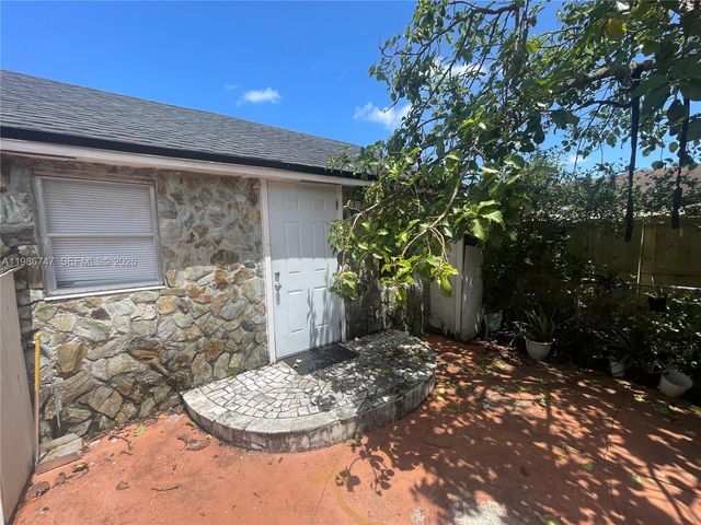 5738 Garfield St B, Hollywood, FL 33021