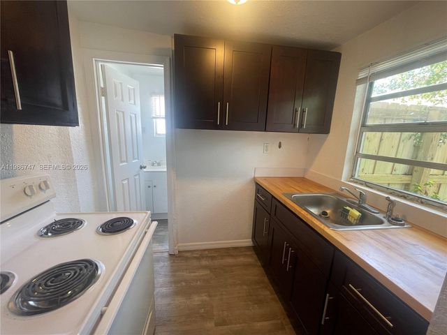 5738 Garfield St B, Hollywood, FL 33021