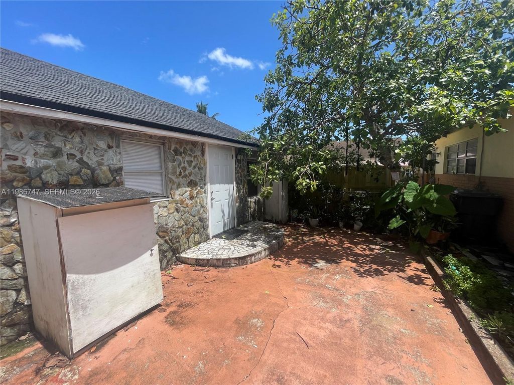 5738 Garfield St B, Hollywood, FL 33021