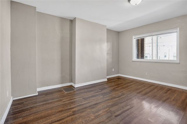 116 Locust St, Mt Oliver, PA 15210