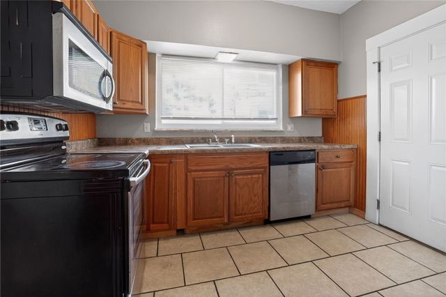 116 Locust St, Mt Oliver, PA 15210