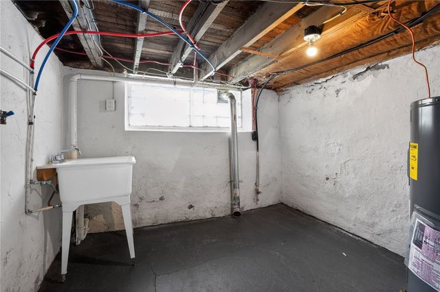 116 Locust St, Mt Oliver, PA 15210