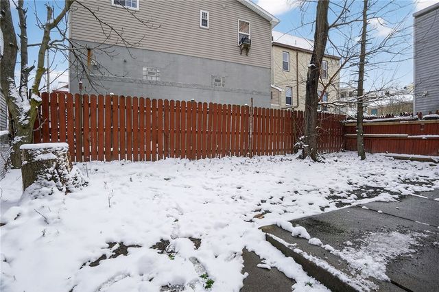 116 Locust St, Mt Oliver, PA 15210