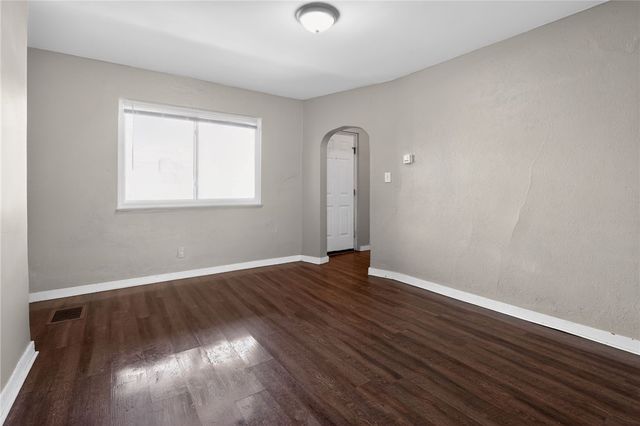 116 Locust St, Mt Oliver, PA 15210