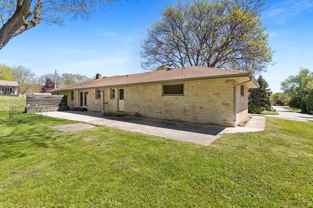 575 Kenmar ROAD, Brookfield, WI 53005