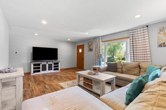 575 Kenmar ROAD, Brookfield, WI 53005