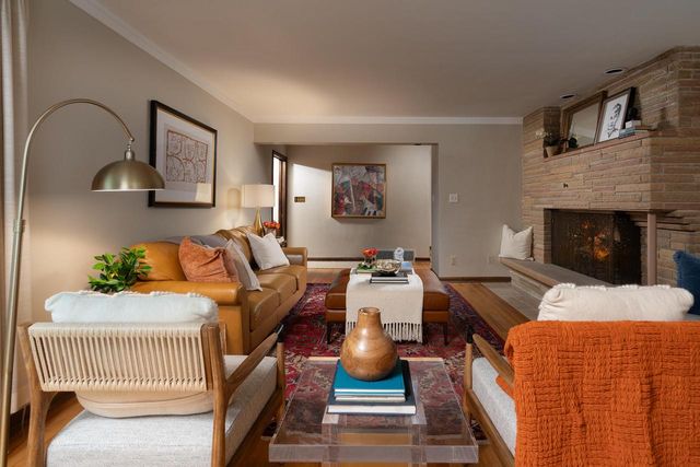 2518 N Harding BOULEVARD, Wauwatosa, WI 53226