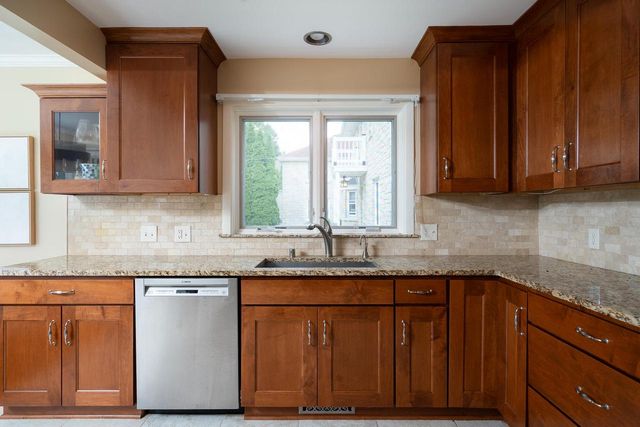 2518 N Harding BOULEVARD, Wauwatosa, WI 53226