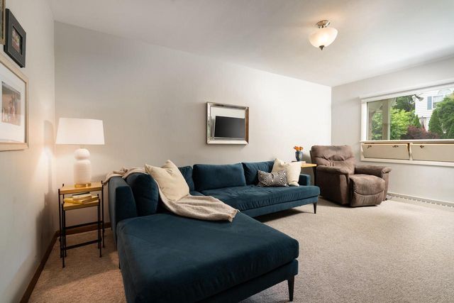 2518 N Harding BOULEVARD, Wauwatosa, WI 53226
