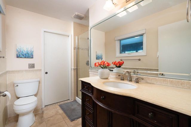 2518 N Harding BOULEVARD, Wauwatosa, WI 53226