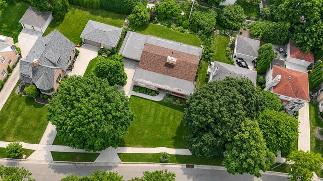 2518 N Harding BOULEVARD, Wauwatosa, WI 53226