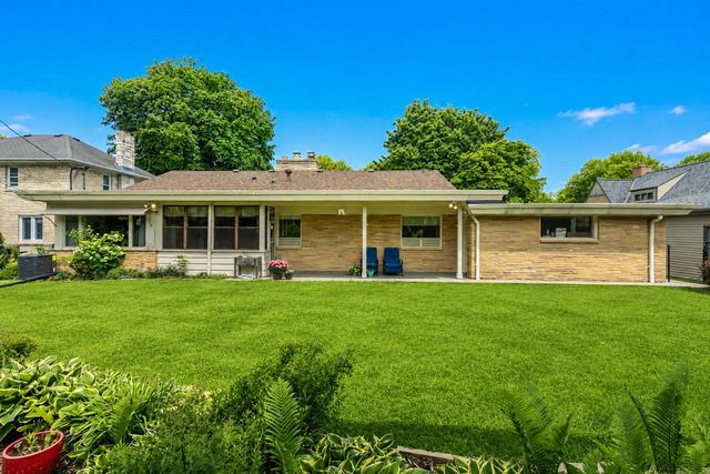2518 N Harding BOULEVARD, Wauwatosa, WI 53226